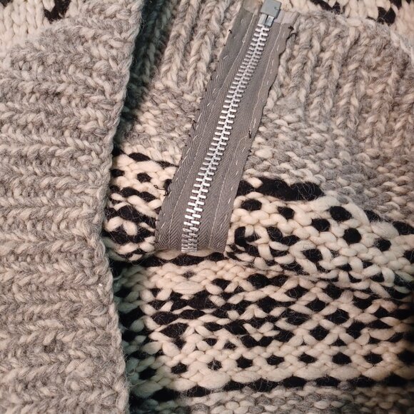 Hand Knit Cowichan / Siwash Sweater L/XL (4624 - Picture 10 of 10